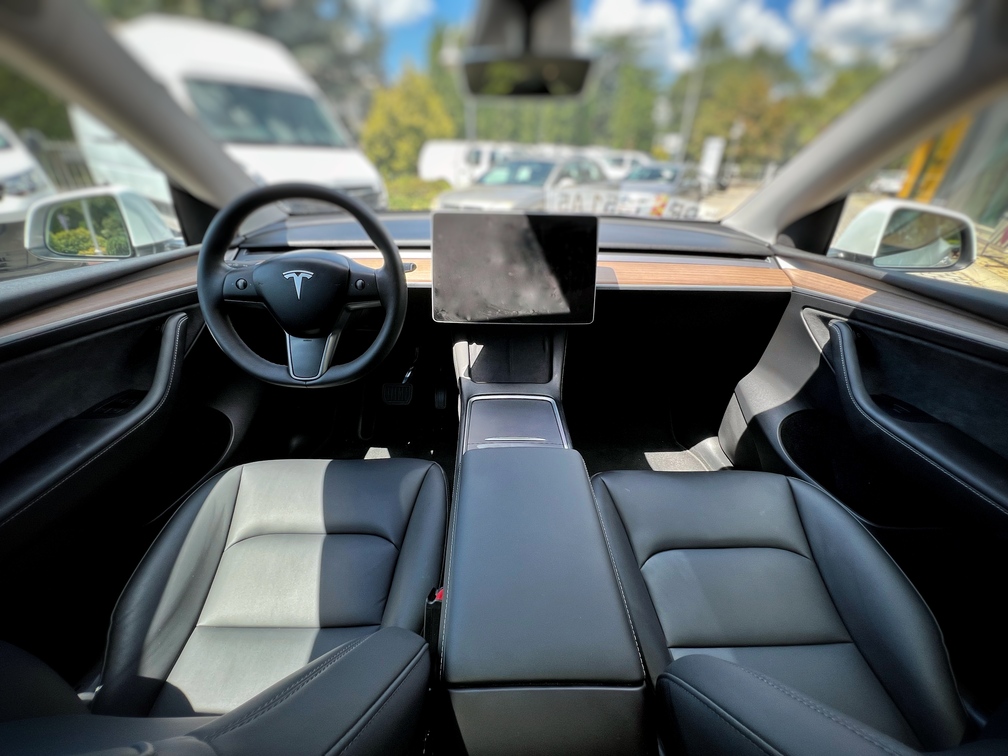 Tesla Model Y Max Range Dual AWD